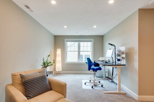 837 Ledgewood Way 837, Clinton, MA 01510