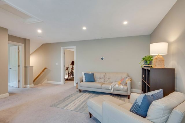 837 Ledgewood Way 837, Clinton, MA 01510