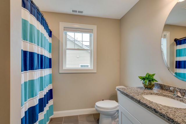 837 Ledgewood Way 837, Clinton, MA 01510