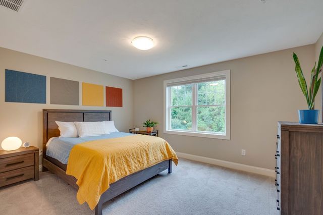 837 Ledgewood Way 837, Clinton, MA 01510