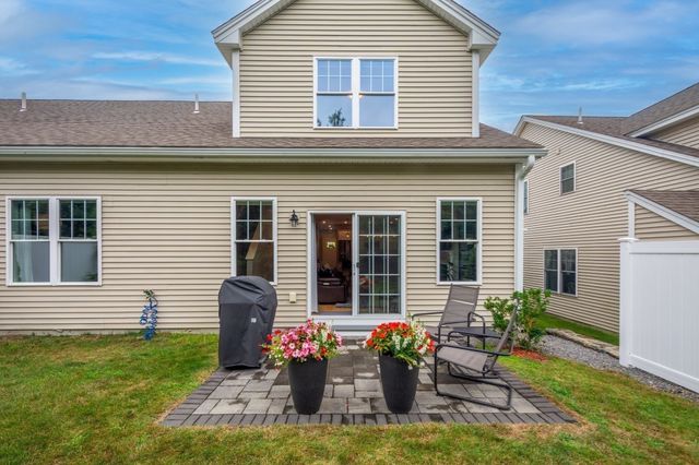 837 Ledgewood Way 837, Clinton, MA 01510
