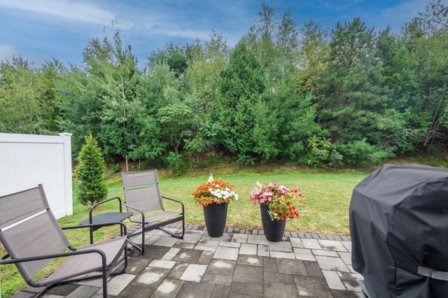 837 Ledgewood Way 837, Clinton, MA 01510