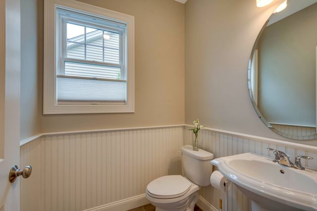 837 Ledgewood Way 837, Clinton, MA 01510