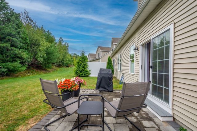 837 Ledgewood Way 837, Clinton, MA 01510