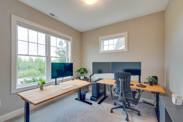 837 Ledgewood Way 837, Clinton, MA 01510