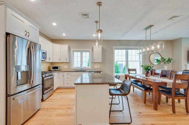 837 Ledgewood Way 837, Clinton, MA 01510