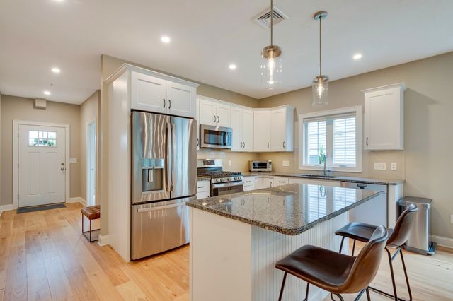 837 Ledgewood Way 837, Clinton, MA 01510