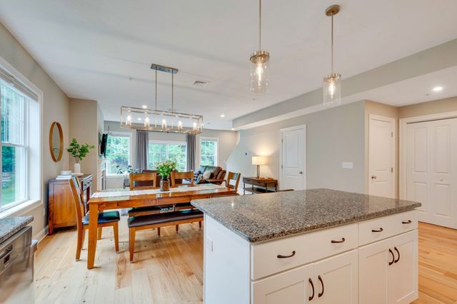 837 Ledgewood Way 837, Clinton, MA 01510