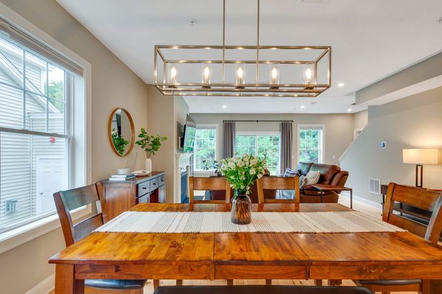 837 Ledgewood Way 837, Clinton, MA 01510