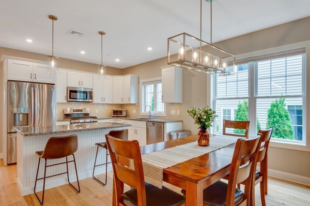 837 Ledgewood Way 837, Clinton, MA 01510