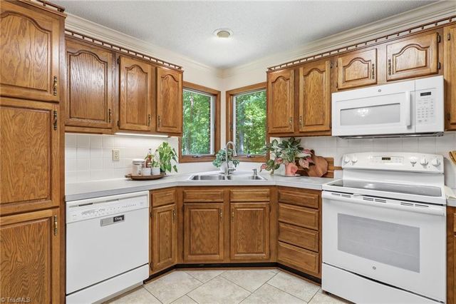 561 Mason Knoll Drive, Winston-salem, NC 27127