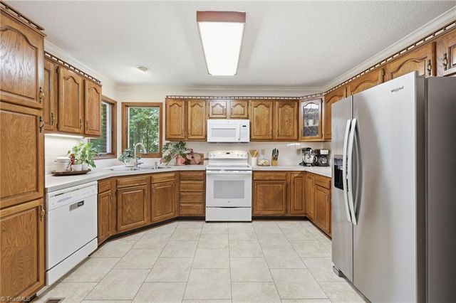 561 Mason Knoll Drive, Winston-salem, NC 27127