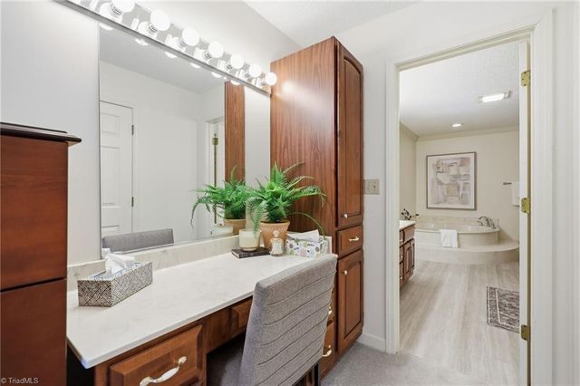 561 Mason Knoll Drive, Winston-salem, NC 27127