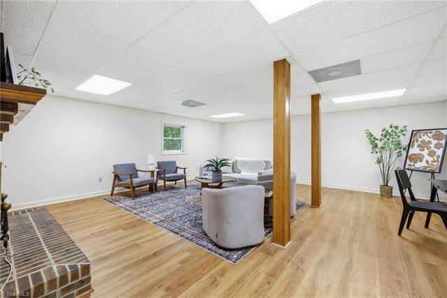 561 Mason Knoll Drive, Winston-salem, NC 27127