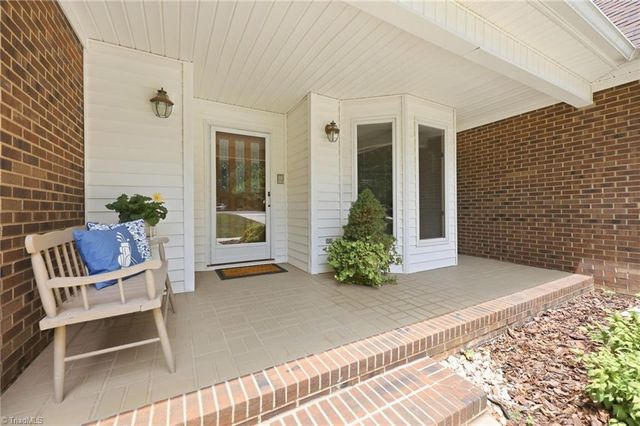 561 Mason Knoll Drive, Winston-salem, NC 27127