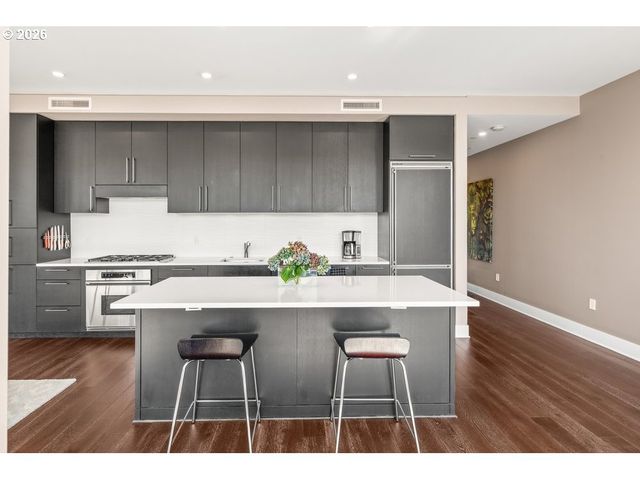 937 Nw GLISAN St 1431, Portland, OR 97209