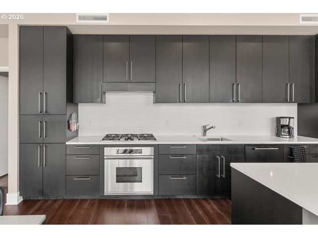 937 Nw GLISAN St 1431, Portland, OR 97209