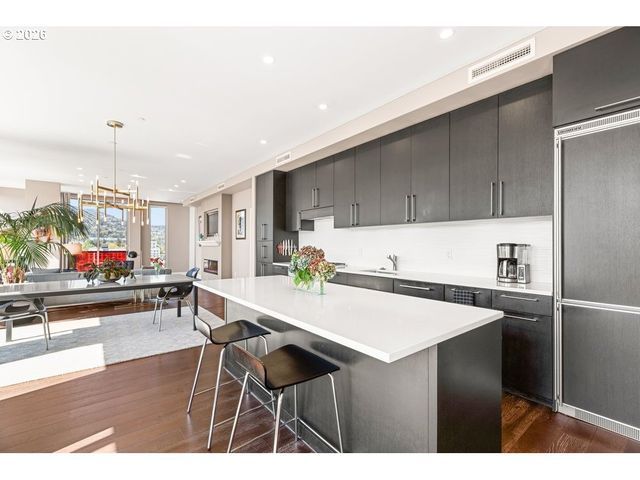 937 Nw GLISAN St 1431, Portland, OR 97209