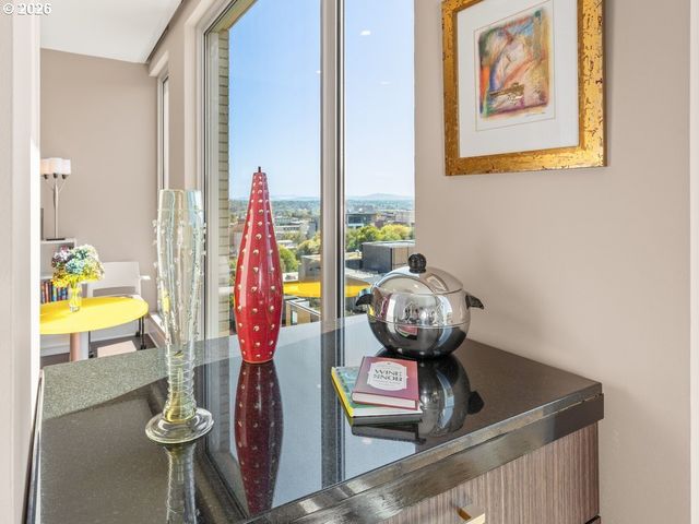 937 Nw GLISAN St 1431, Portland, OR 97209