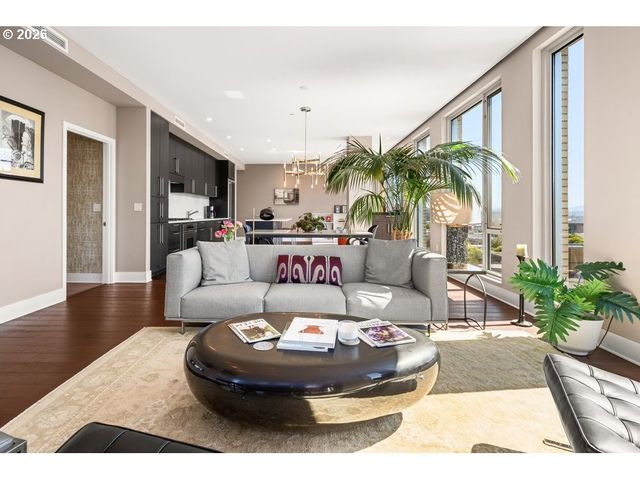 937 Nw GLISAN St 1431, Portland, OR 97209