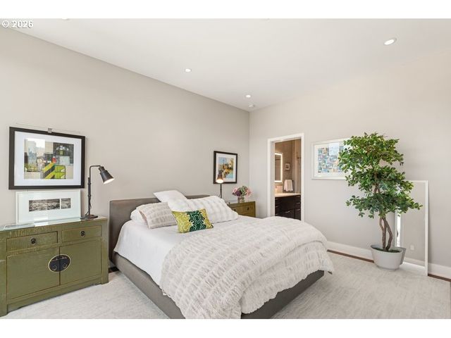 937 Nw GLISAN St 1431, Portland, OR 97209
