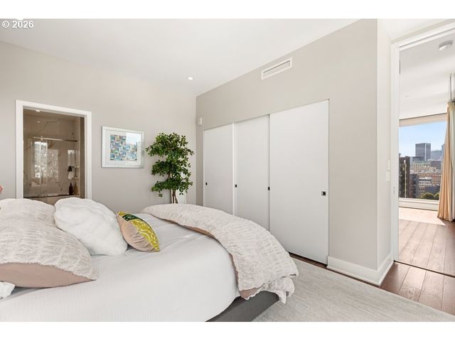 937 Nw GLISAN St 1431, Portland, OR 97209