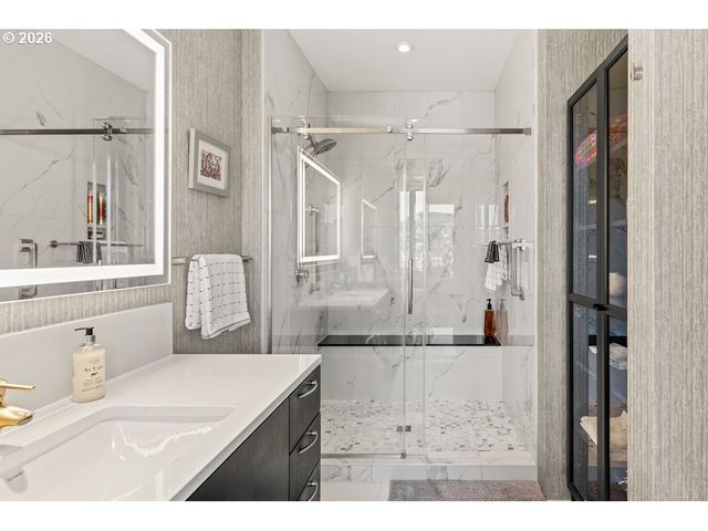 937 Nw GLISAN St 1431, Portland, OR 97209