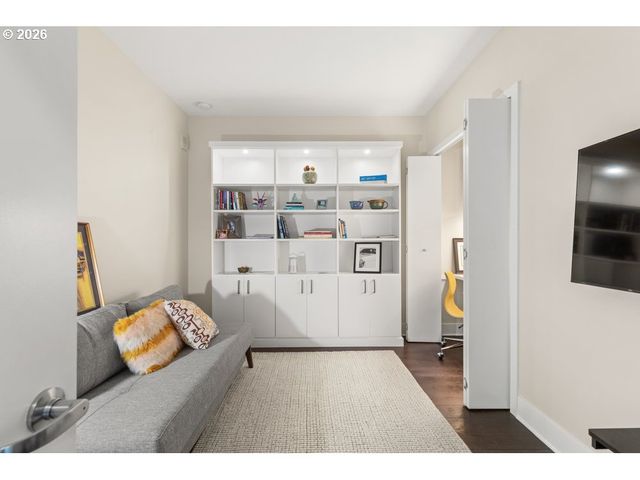937 Nw GLISAN St 1431, Portland, OR 97209
