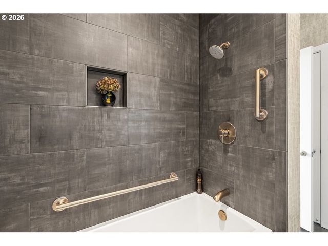 937 Nw GLISAN St 1431, Portland, OR 97209