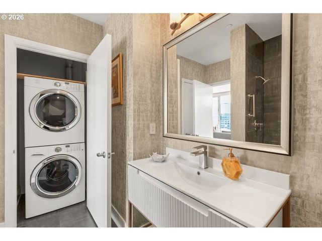 937 Nw GLISAN St 1431, Portland, OR 97209