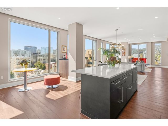 937 Nw GLISAN St 1431, Portland, OR 97209