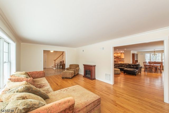 5 Pin Oak Rd, West Caldwell Twp., NJ 07006