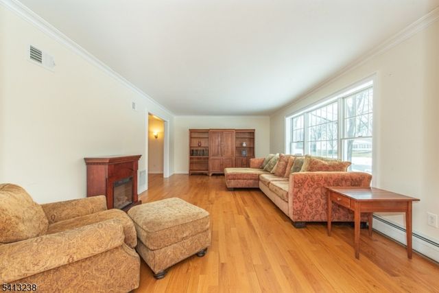 5 Pin Oak Rd, West Caldwell Twp., NJ 07006