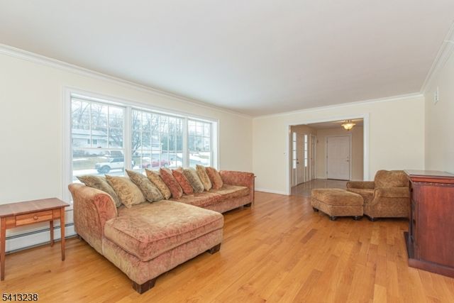 5 Pin Oak Rd, West Caldwell Twp., NJ 07006