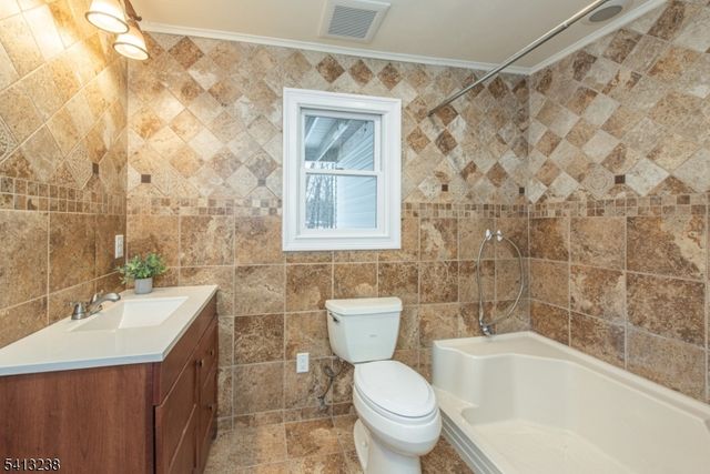 5 Pin Oak Rd, West Caldwell Twp., NJ 07006