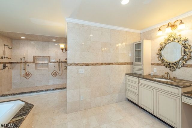 5 Pin Oak Rd, West Caldwell Twp., NJ 07006