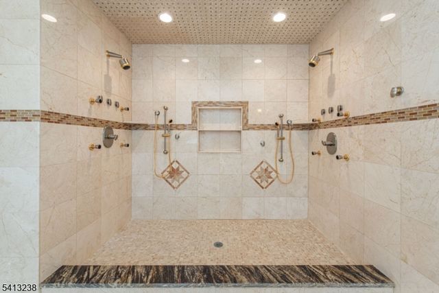 5 Pin Oak Rd, West Caldwell Twp., NJ 07006