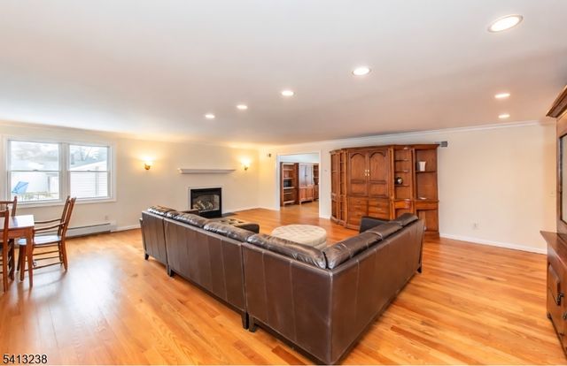 5 Pin Oak Rd, West Caldwell Twp., NJ 07006