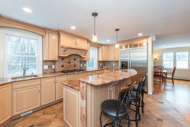 5 Pin Oak Rd, West Caldwell Twp., NJ 07006