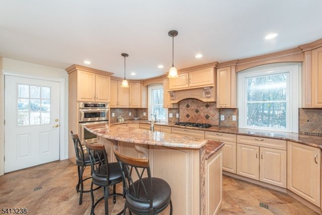 5 Pin Oak Rd, West Caldwell Twp., NJ 07006