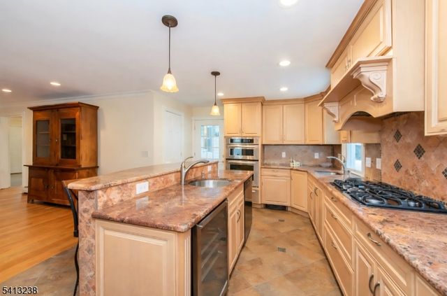 5 Pin Oak Rd, West Caldwell Twp., NJ 07006