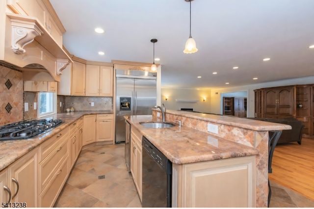 5 Pin Oak Rd, West Caldwell Twp., NJ 07006