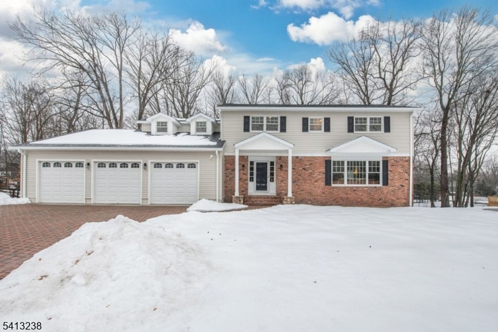 5 Pin Oak Rd, West Caldwell Twp., NJ 07006