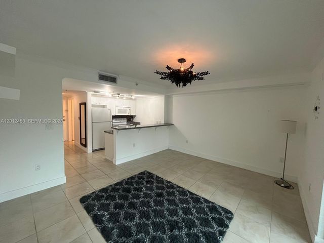 2740 SW 28th Ter 203, Miami, FL 33133