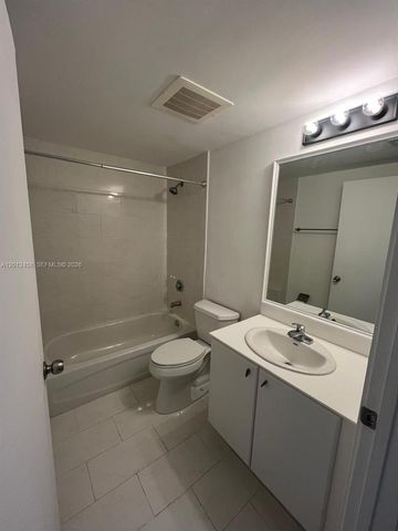 2740 SW 28th Ter 203, Miami, FL 33133
