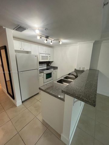 2740 SW 28th Ter 203, Miami, FL 33133