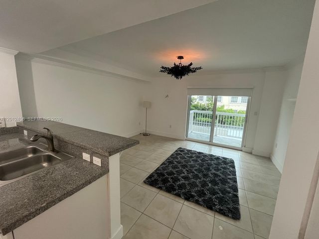 2740 SW 28th Ter 203, Miami, FL 33133