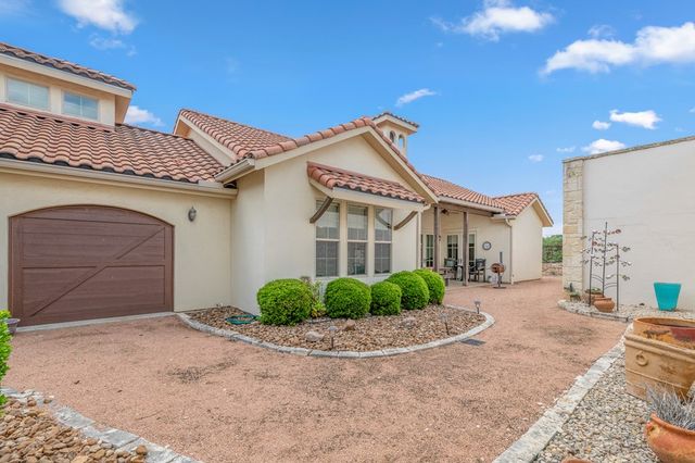 3801-1 E Club House Rd, Kerrville, TX 78028