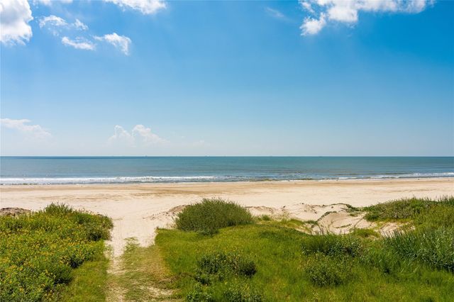 2631 Holiday, Crystal Beach, TX 77650