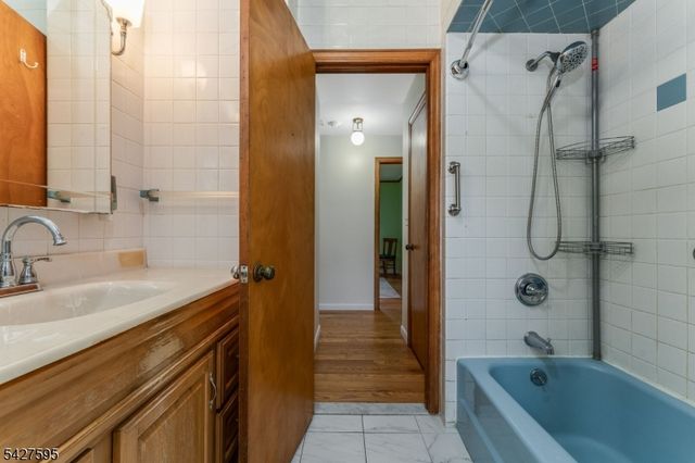 34 Berk Ln, Lebanon Twp., NJ 08826